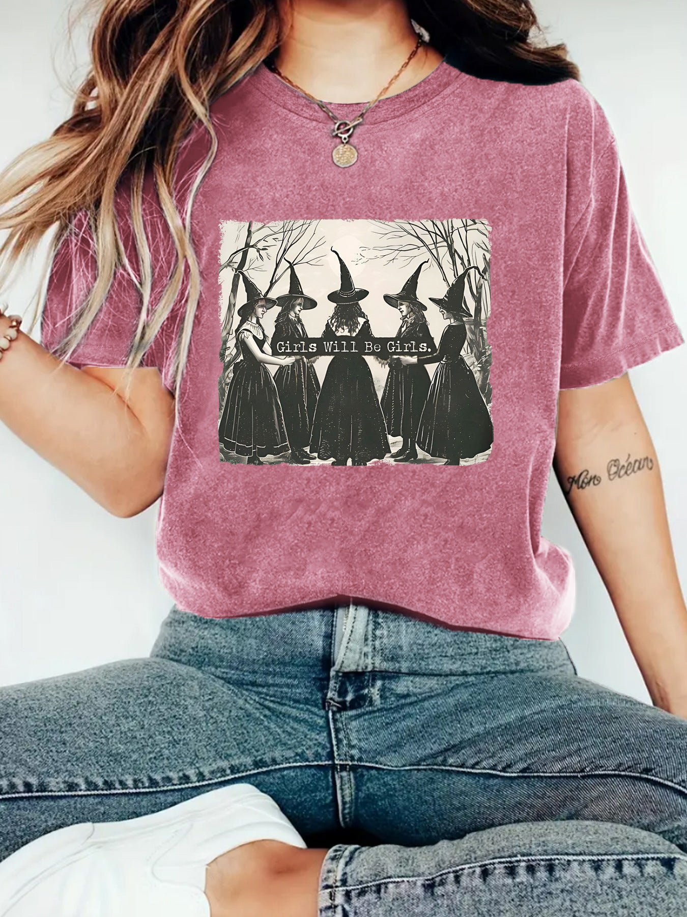 Girl is girl pattern round neck short sleeved shirt